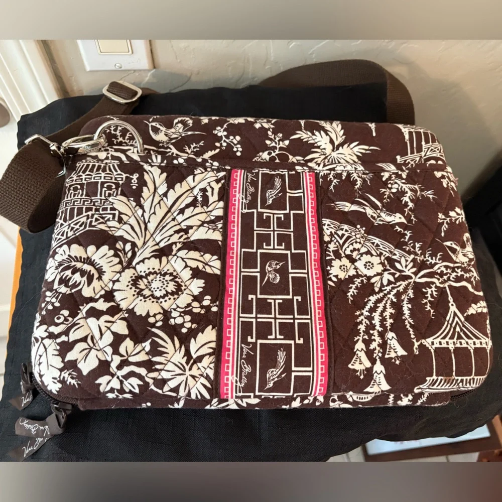 VERA BRADLEY Imperial Toile Mini Laptop Case/ IPad bag / Strap hard case padded